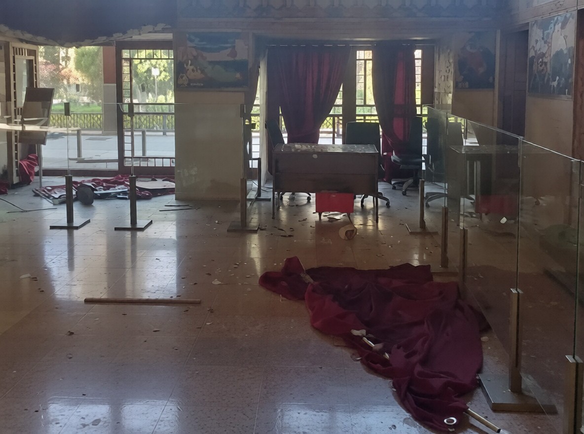 آسیب به کاخ چهل ستون