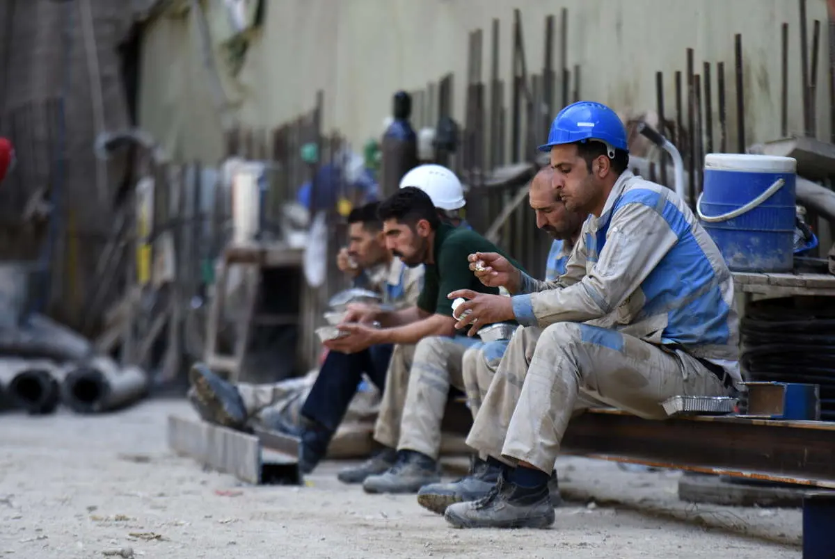 سقوط ارزش دستمزد کارگران؛ قدرت خرید به کمتر از یکسوم دهه گذشته رسید دستمزد کارگران