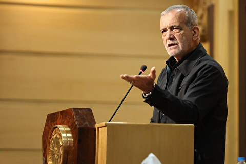 پزشکیان: در برابر قدرت‌های دنیا ایستادگی می کنیم