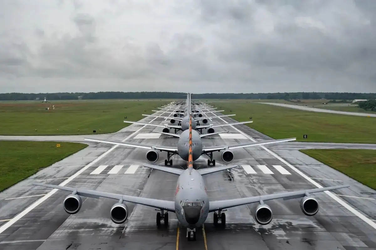 ببینید| صف تانکرهای سوخت‌رسان نظامی آمریکا در پرتغال