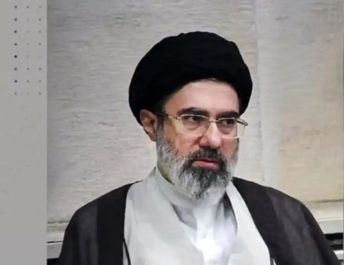 تصویری قدیمی از حضور سید مجتبی خامنه‌ای در مدرسه فرزندشان