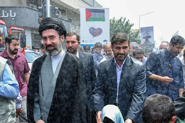 تصاویری کمتر دیده شده از رهبر سوم جمهوری اسلامی ایران