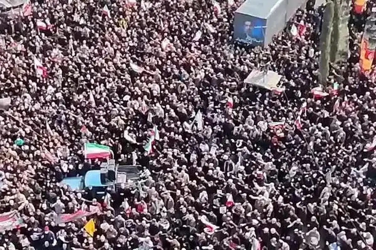 ببینید| ویدئویی از مراسم تشییع فرماندهان در میدان انقلاب