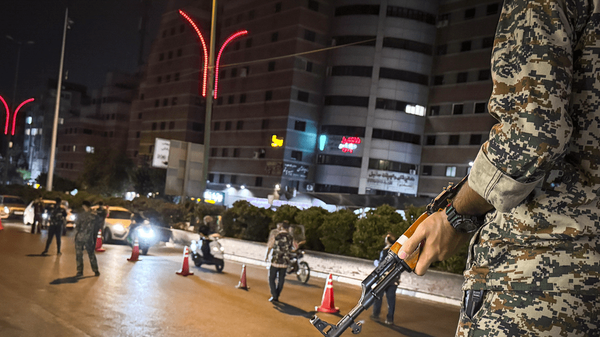 پشت پرده حمله به ایست‌های بازرسی| بازخوانی مصاحبه یک مقام نظامی بعد از جنگ ۱۲ روزه؛ توزیع اسلحه در تهران آغاز شد؟