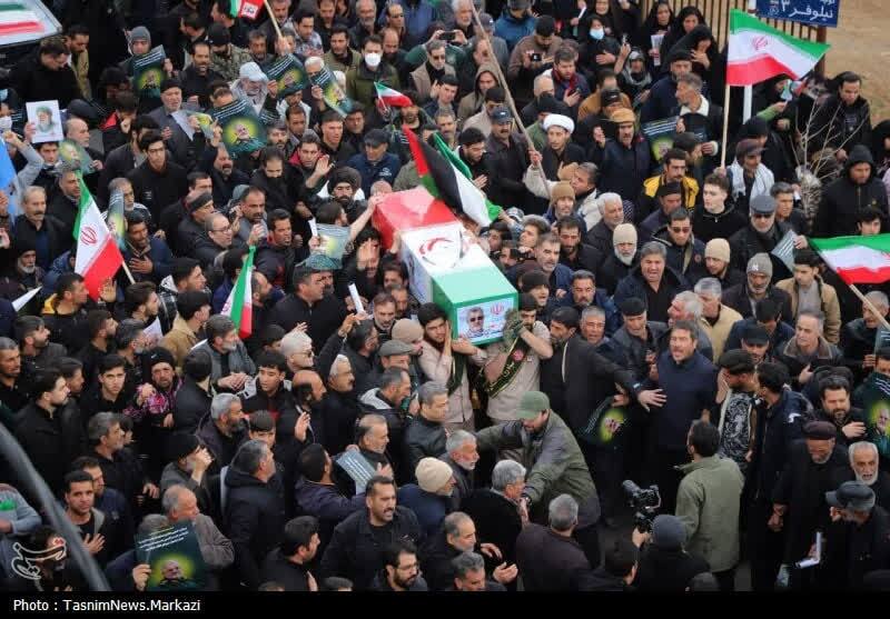 ساعاتی پیش | پیکر شهید پاکپور در زادگاهش دهسد خنداب آرام گرفت‌