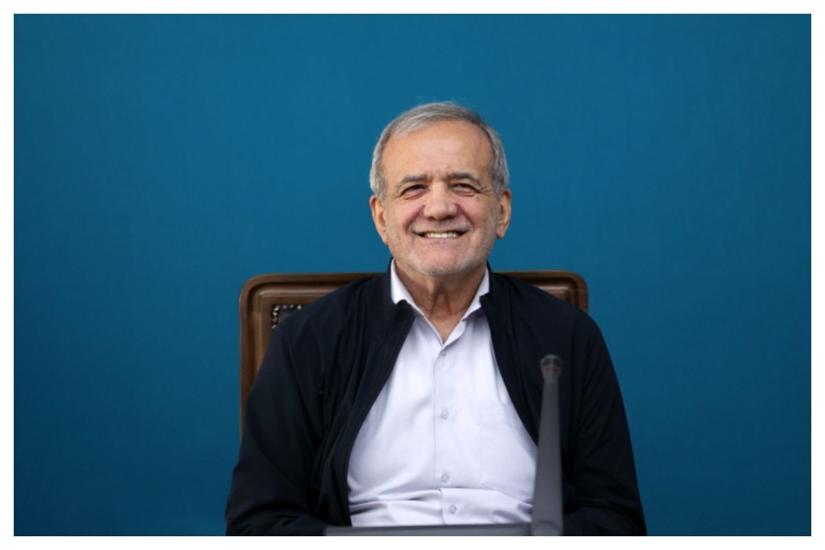 تصاویری از پزشکیان سوار بر موتورسیکلت در حاشیه راهپیمایی روز قدس