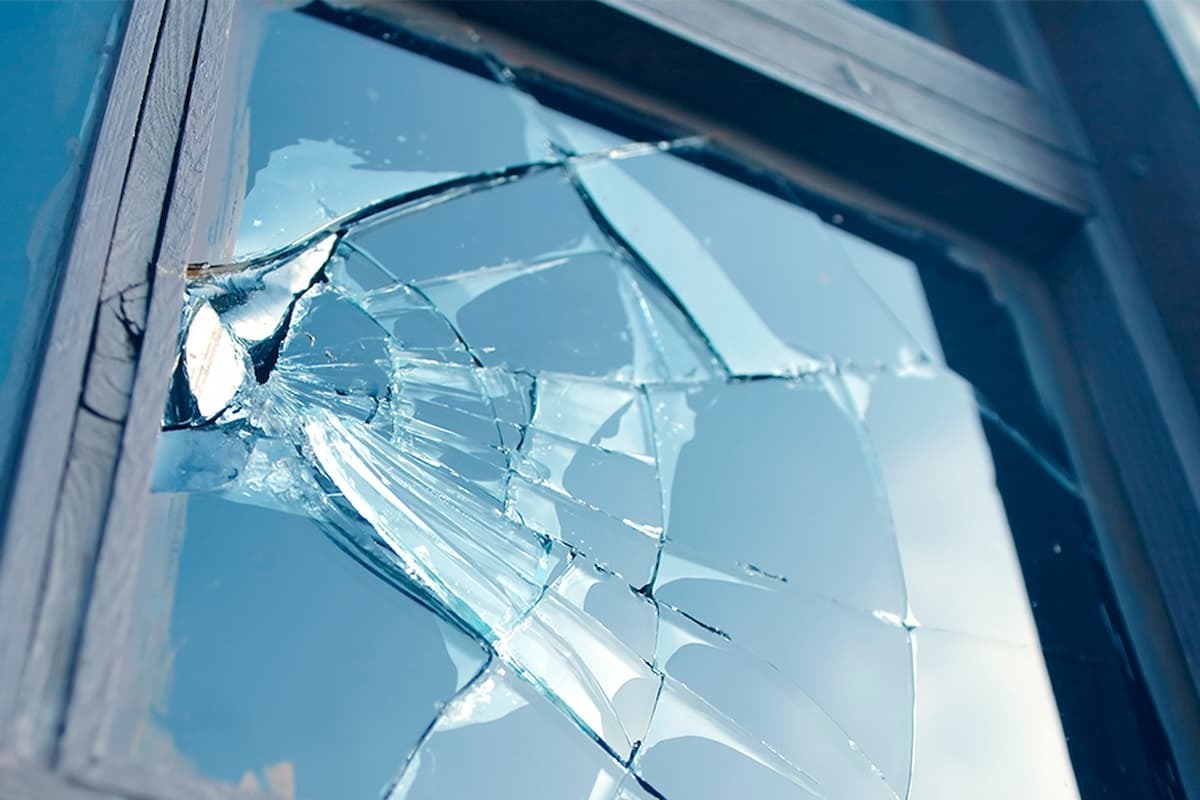 معاون استاندار تهران: در روزهای گذشته افزایش تقاضا برای شیشه ساختمانی سبب افزایش نسبی قیمت‌ها شده بود