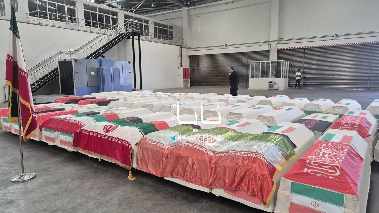 تصویری از آمادگی پیکرهای شهدای  ناوشکن دنا از برای انتقال سریلانکا به ایران