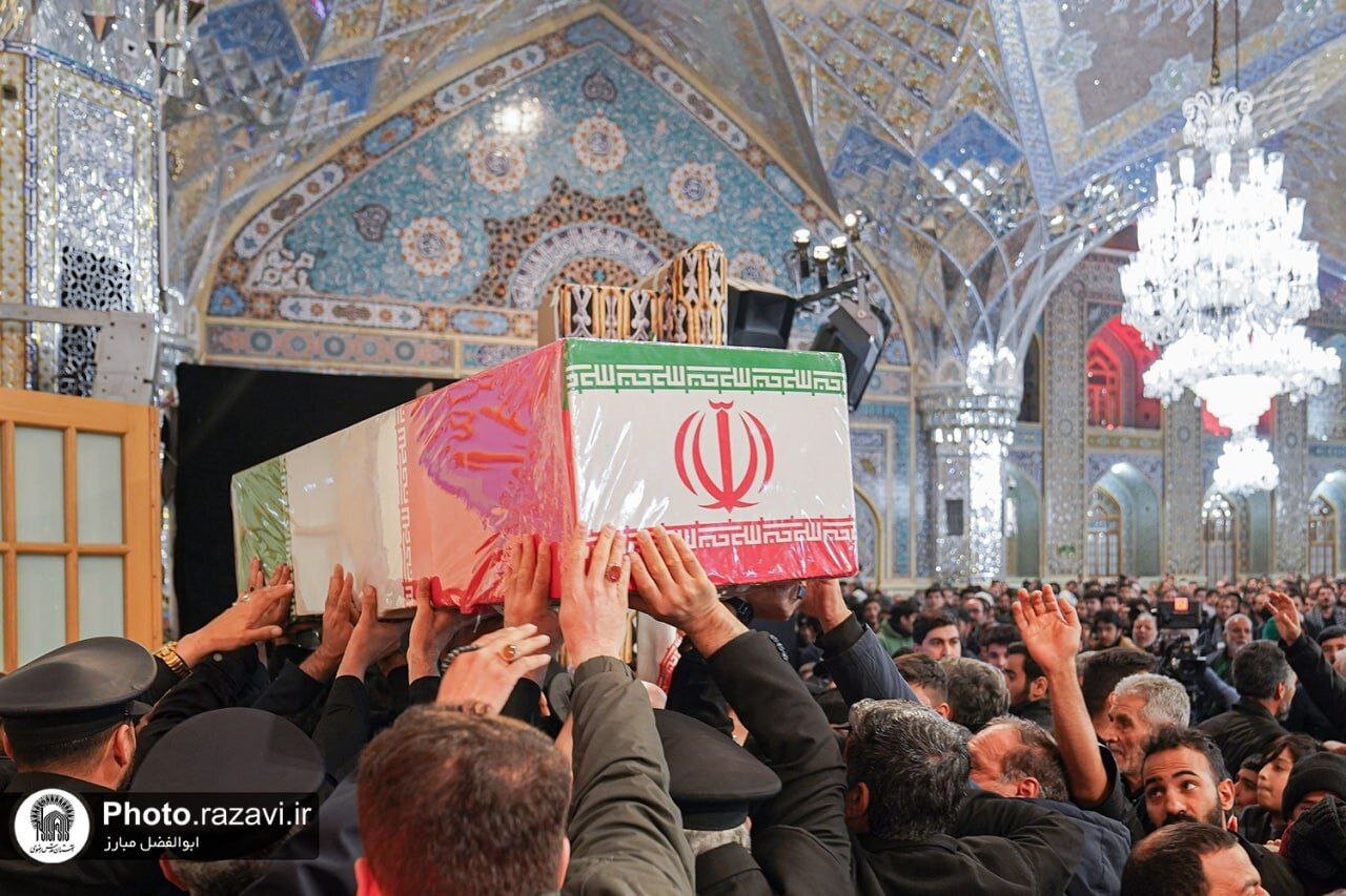 تشییع رییس دفتر نظامی فرمانده کل قوا در حرم امام رضا +عکس