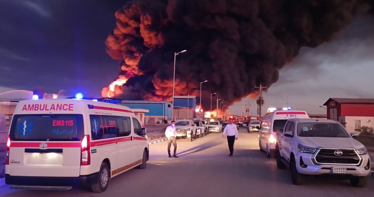 نجات ۲۴ نفر حبس شده از یک ساختمان در زعفرانیه