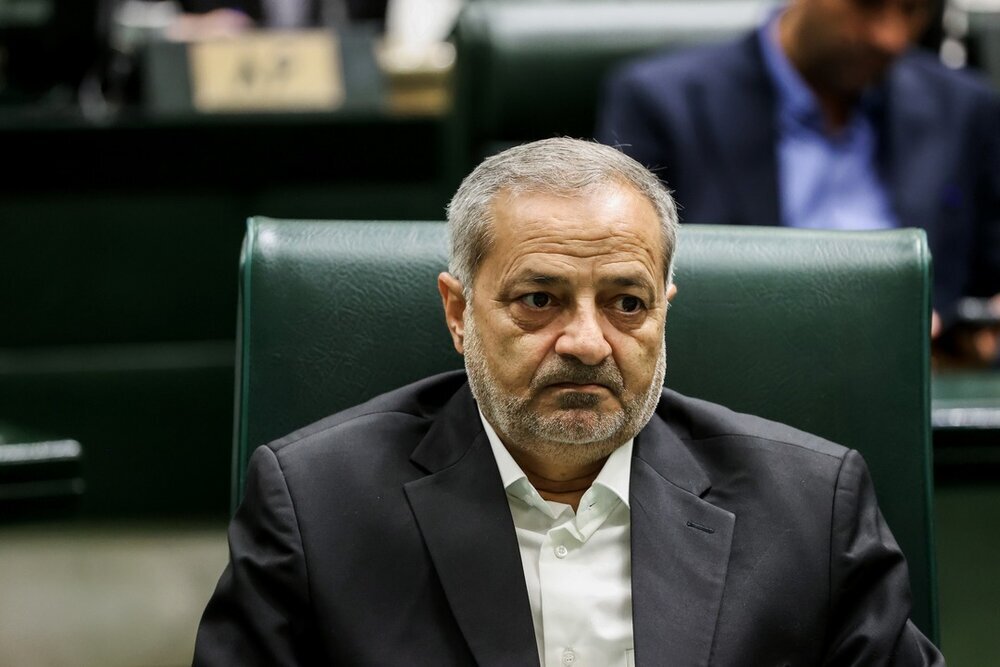 ببینید| وزیر آموزش و پرورش: با معلمان خاطی برخورد شد