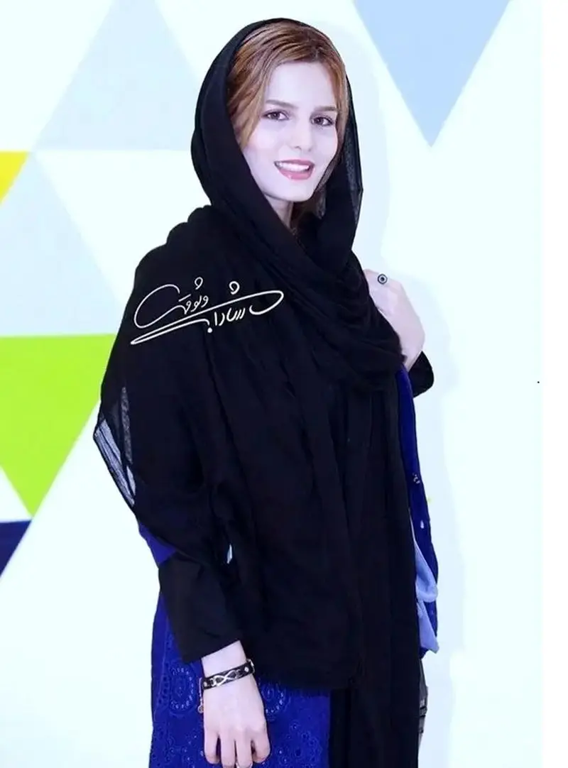 چهرۀ «غزاله اکرمی» (سوجان) ۲۰ ساله در مراسم اکران یک فیلم؛ سال ۹۷