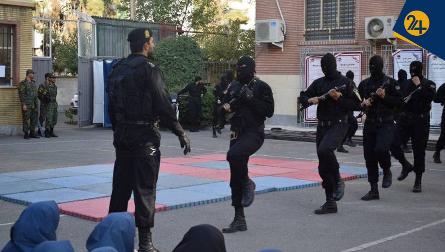 عکس تزیینی مربوط به برگزاری مراسم ویژه هفته نیروی انتظامی در دبیرستان دخترانه فرهنگ تهران در سال 1396 عکس تزیینی مربوط به برگزاری مراسم ویژه هفته نیروی انتظامی در دبیرستان دخترانه فرهنگ تهران در سال 1396