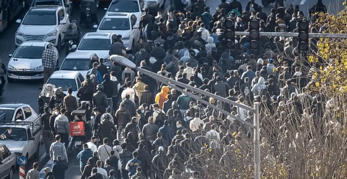 حملهای مستقیم به داغداران دی ماه| درباره توئیت نماینده وزیر اقتصاد و توهین به به شأن و کرامت انسانی حملهای مستقیم به داغداران دی ماه| درباره توئیت نماینده وزیر اقتصاد و توهین به به شأن و کرامت انسانی