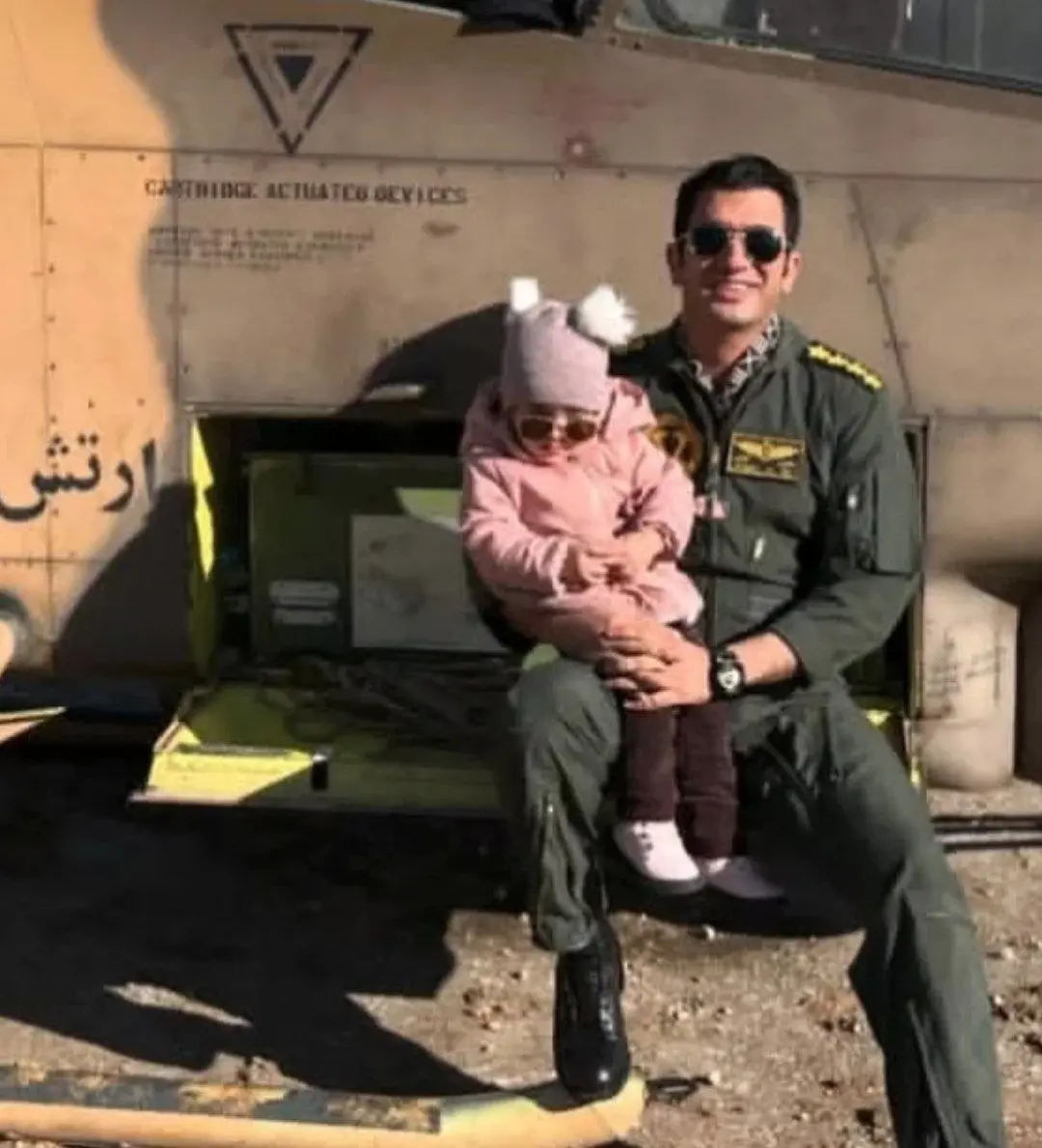 عکس|  خلبان هوانیروز که صبح امروز به شهادت رسید