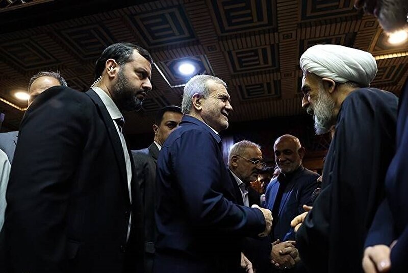 حضور شخصیت ها در مراسم ترحیم مرحوم محمد قمی