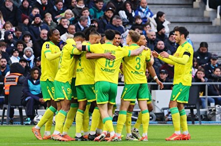 ببینید| تظاهر دروازه‌بان نانت به مصدومیت برای افطار هم‌تیمی‌های روزه‌دار