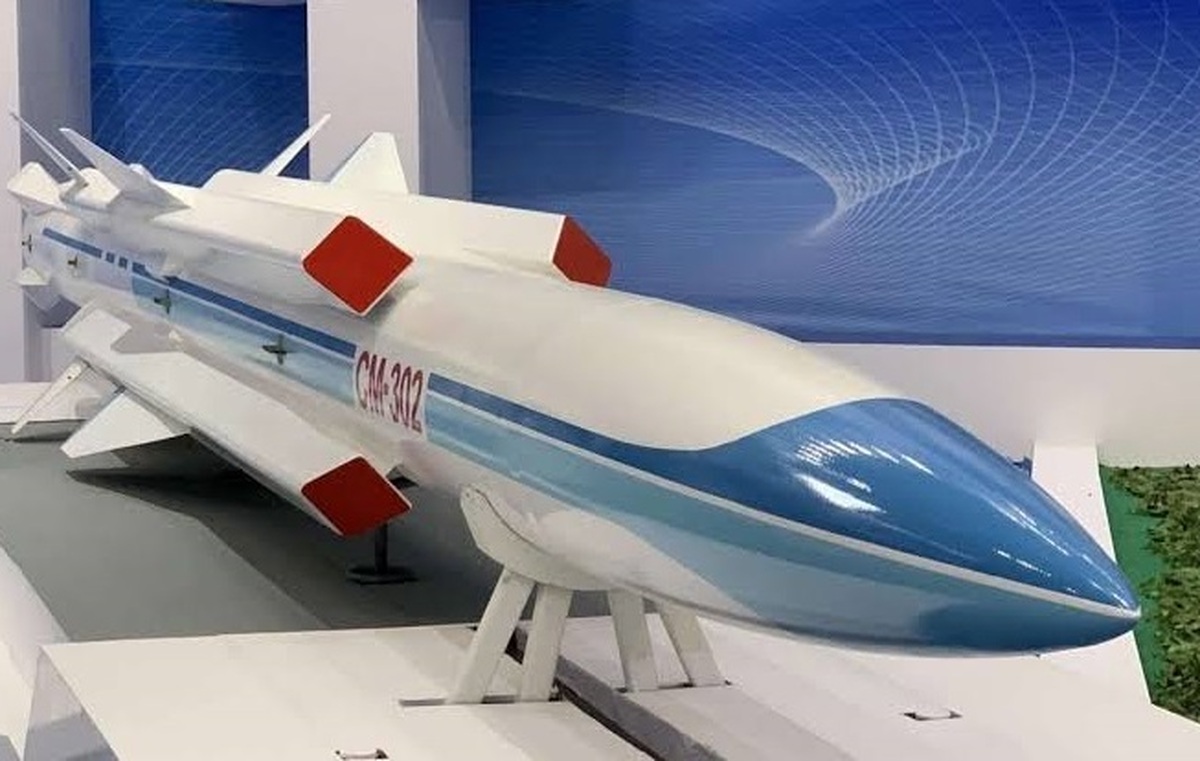 ایران در آستانه خرید یک موشک ضد کشتی چینی | موشک CM-۳۰۲ با قابلیت غرق کردن ناو چیست؟ موشک CM-۳۰۲