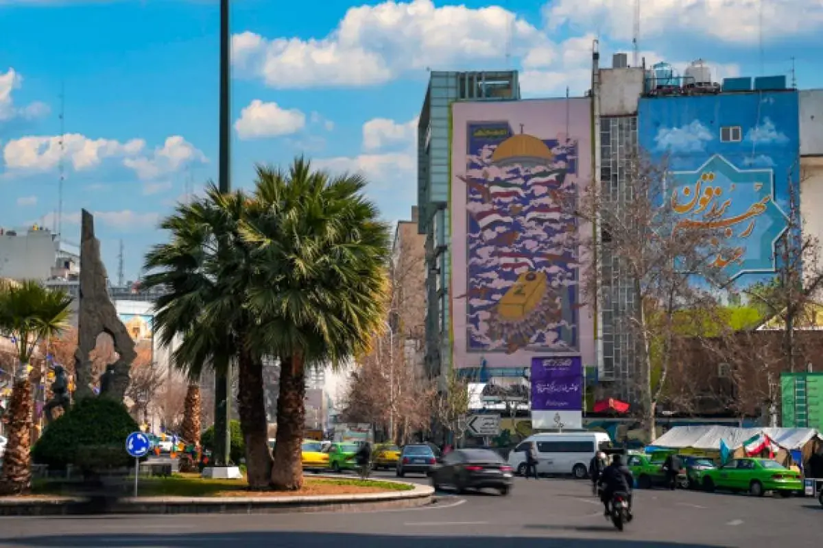 عکس| طرح جدید دیوارنگاره میدان فلسطین تهران: ایالت ۵۱ آمریکا هدف جنگی است