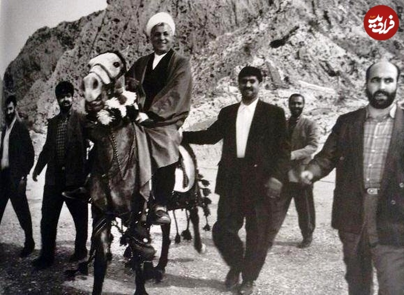 هاشمی رفسنجانی در حال اسب‌سواری؛ دهۀ ۱۳۷۰ +عکس