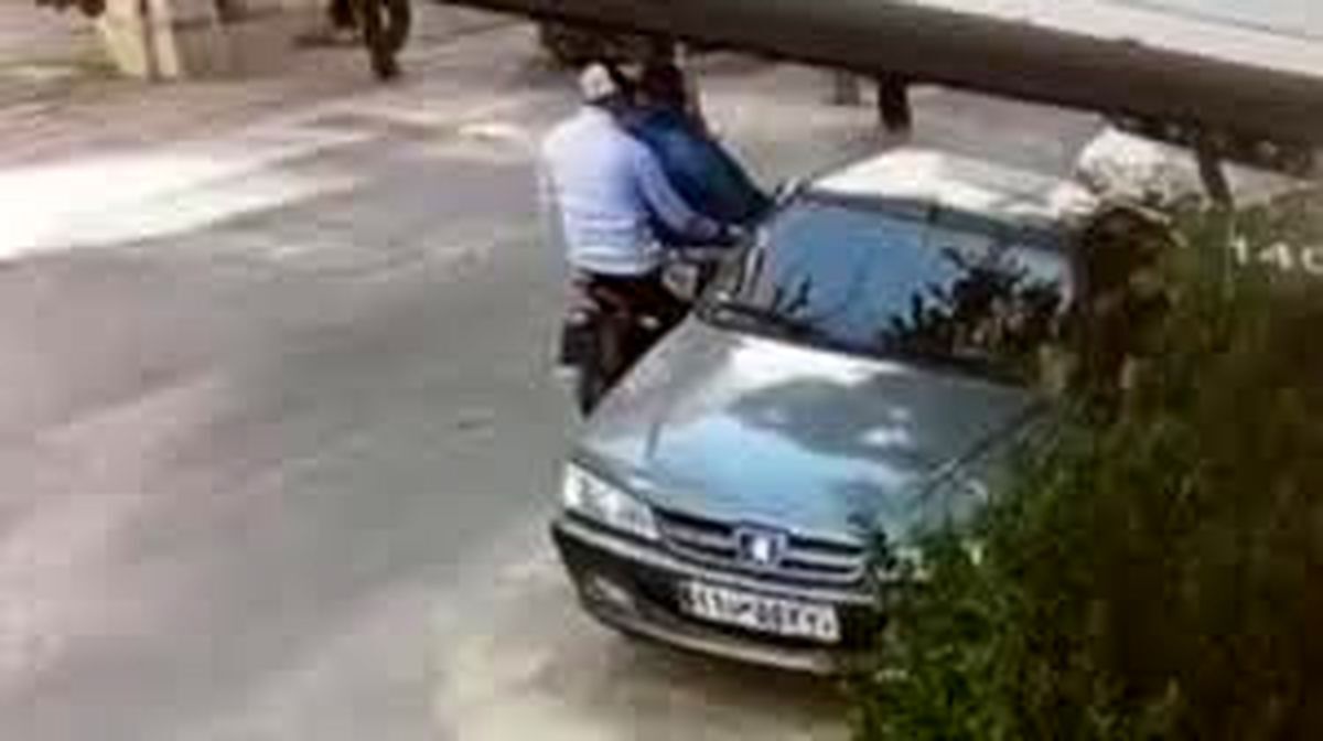 ببینید| سرقت ضبط خودرو در ۱۰ ثانیه!