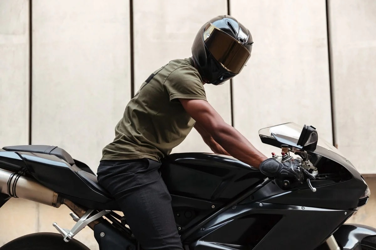 ببینید| حرکات عجیب یک موتورسیکلت در بزرگراه امام علی