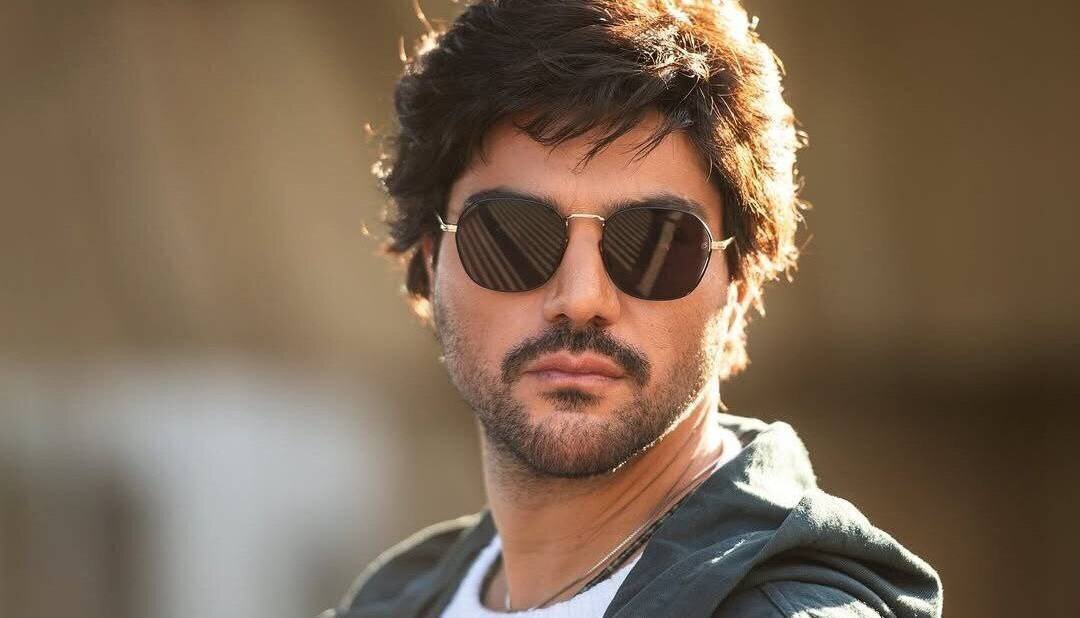 عکس| تیپ جنگی سینا مهراد با مدل موی جدید عکس| تیپ جنگی سینا مهراد با مدل موی جدید