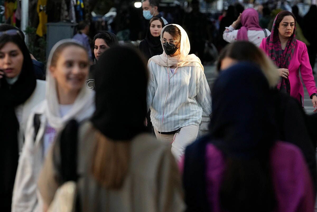 پیامکهای حجاب؛ هشدار شرعی یا ورود به حریم شخصی؟ پیامک حجاب