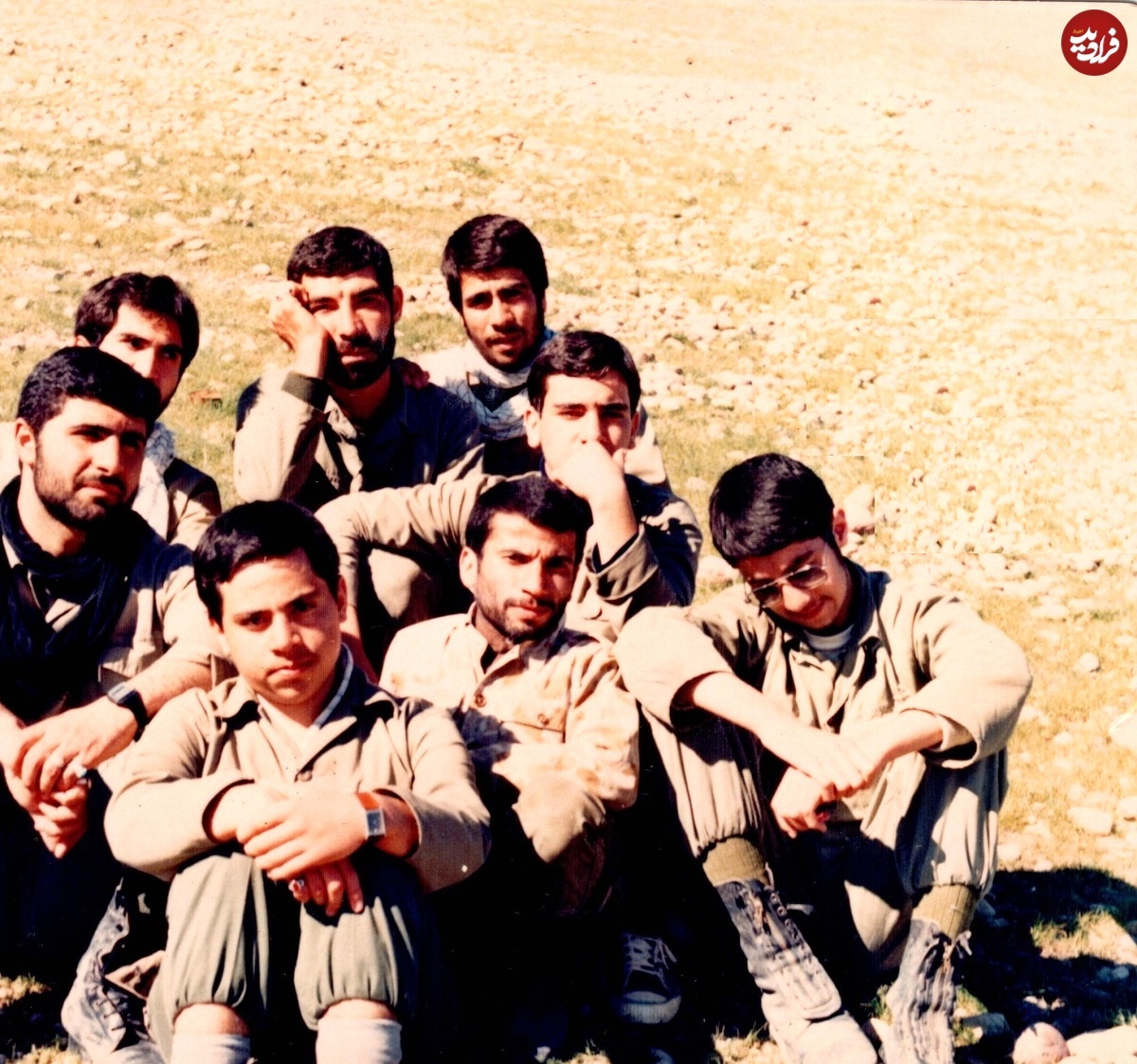 عکسی از سید مجتبی خامنه‌ای در جبهه؛ دهه ۶۰