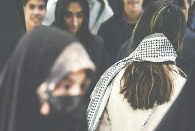 پیشنهاد عملی برای حل مساله حجاب؛ نظرسنجی تصویری | از مردم بپرسید کدام پوشش را حق زنان میدانند حجاب