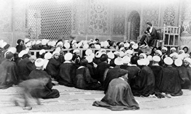 آثار موسس حوزه؛ نگاهی به مهم‌ترین کتب تاریخ حوزه علمیه