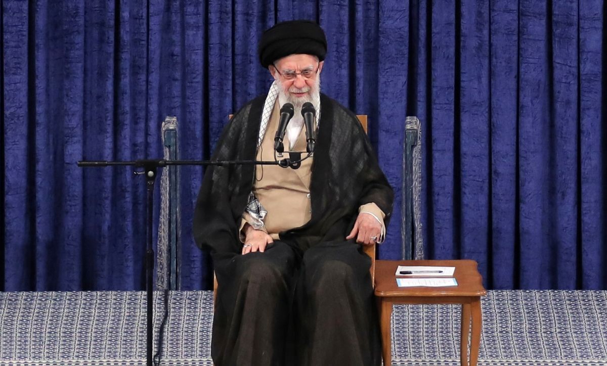 توصیه‌های رهبر انقلاب به حوزه علمیه قم؛ مهمترین وظیفه حوزه، بلاغ مبین و زمینه‌سازی برای تمدن نوین اسلامی است