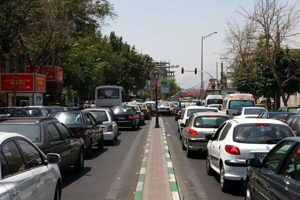 خاموشی چراغ راهنمایی و ترافیک سنگین در تقاطع بزرگراه ستاری
