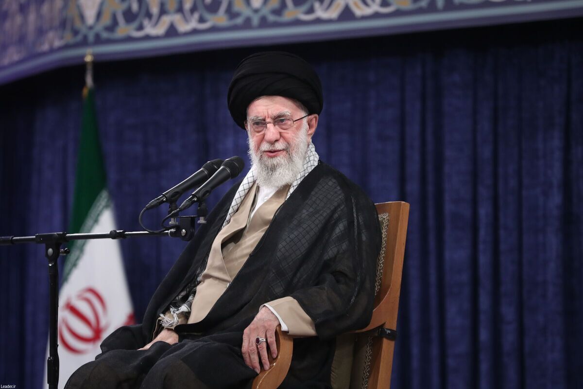 رهبر انقلاب: مخاطب وزیر کار باید وزراتخانه خودشان باشد | کارگر یکی از ستون‌های اصلی دوام جامعه است