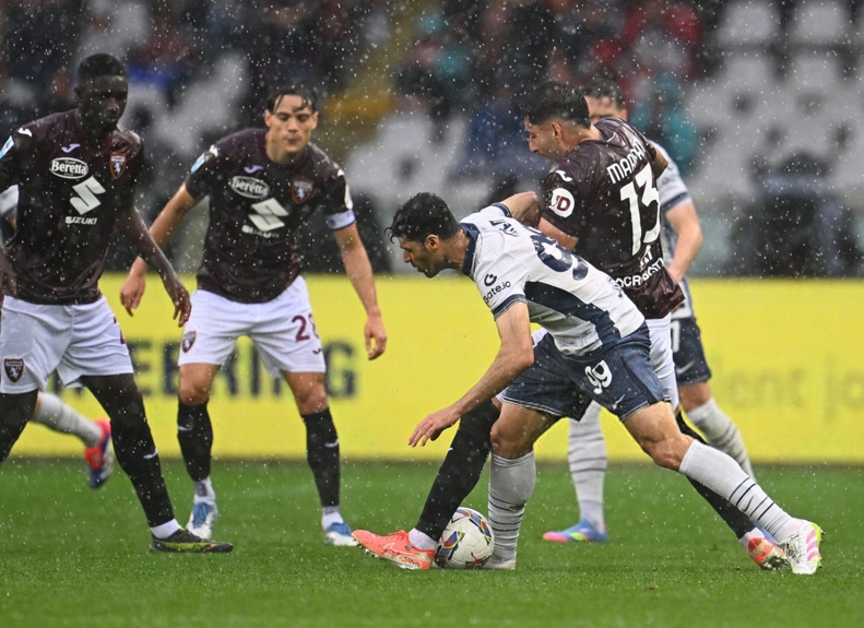 بارندگی شدید بازی اینتر را قطع کرد! بارندگی شدید بازی اینتر را قطع کرد!