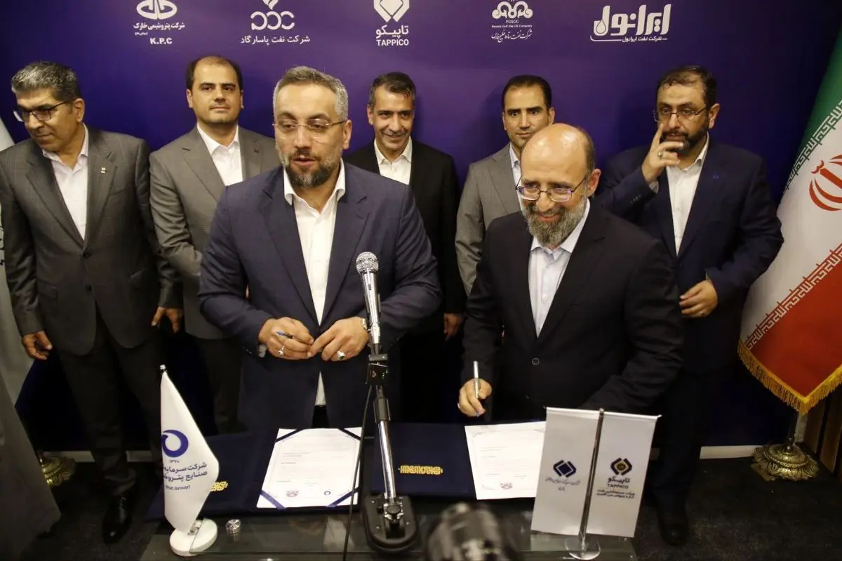 امضای تفاهمنامه همکاری میان پتروشیمی «جم» و «شرکت سرمایهگذاری صنایع پتروشیمی» امضای تفاهمنامه همکاری میان پتروشیمی «جم» و «شرکت سرمایهگذاری صنایع پتروشیمی»