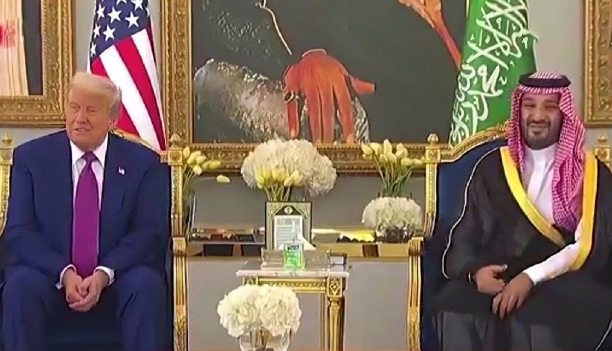 ببینید| بی احترامی ترامپ به سنت قدیمی عربستانی‌ها در ریاض؟