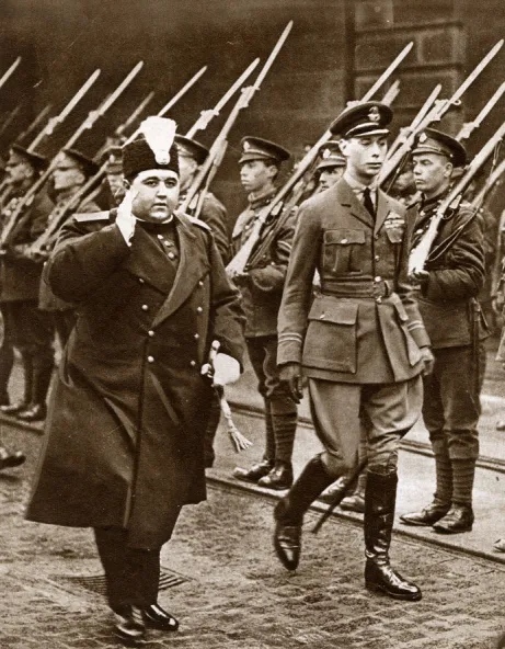 تصویری نایاب که احمدشاه قاجار را در کنار وارث پادشاهی انگلستان نشان می‌دهد