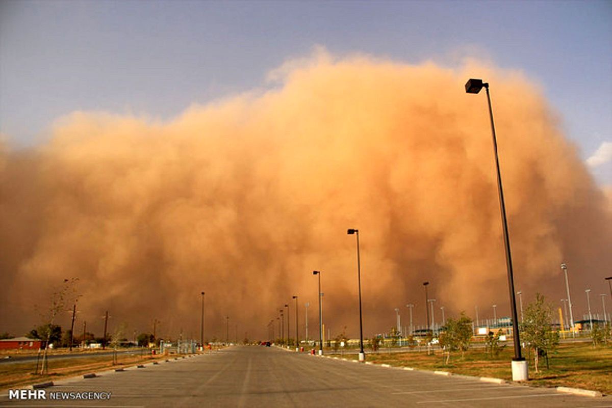 ببینید| لحظه وحشتناک ورود طوفان گرد و خاک به قم