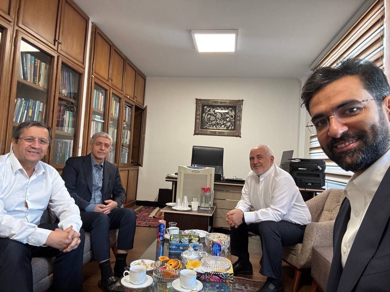 عکس جالبی از جلسه آذری جهرمی با چهره‌های جدا شده از دولت