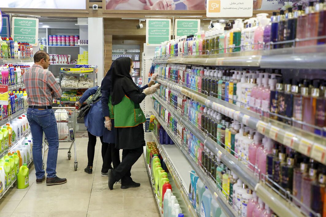 قیمت مصوب کالاهای اساسی ۱۴۰۴ اعلام شد قیمت مصوب کالاهای اساسی ۱۴۰۴ اعلام شد