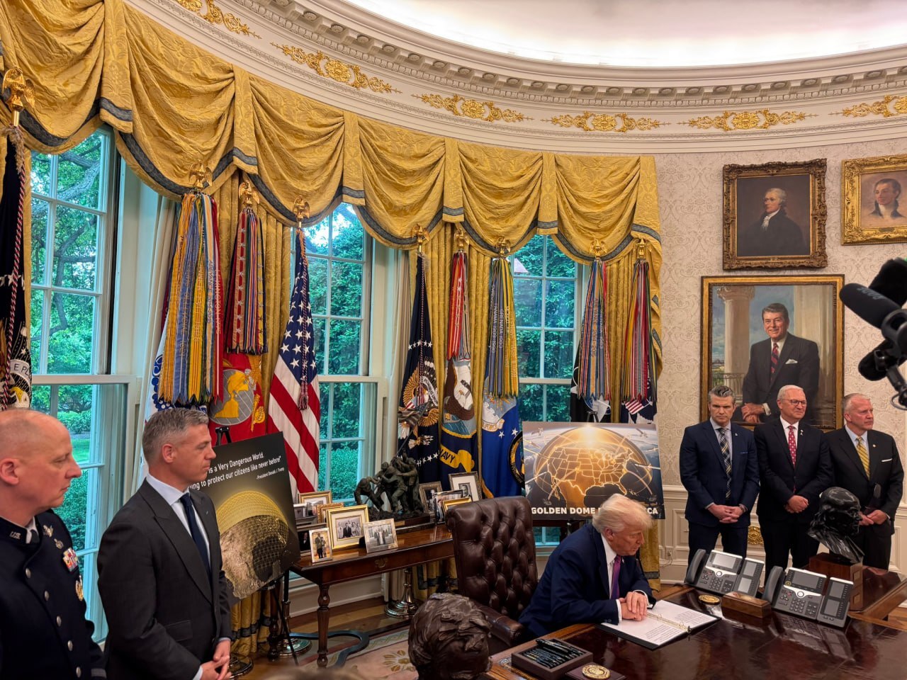 رونمایی ترامپ از پروژه دفاعی ۱۷۰ میلیارد دلاری گنبد طلایی آمریکا