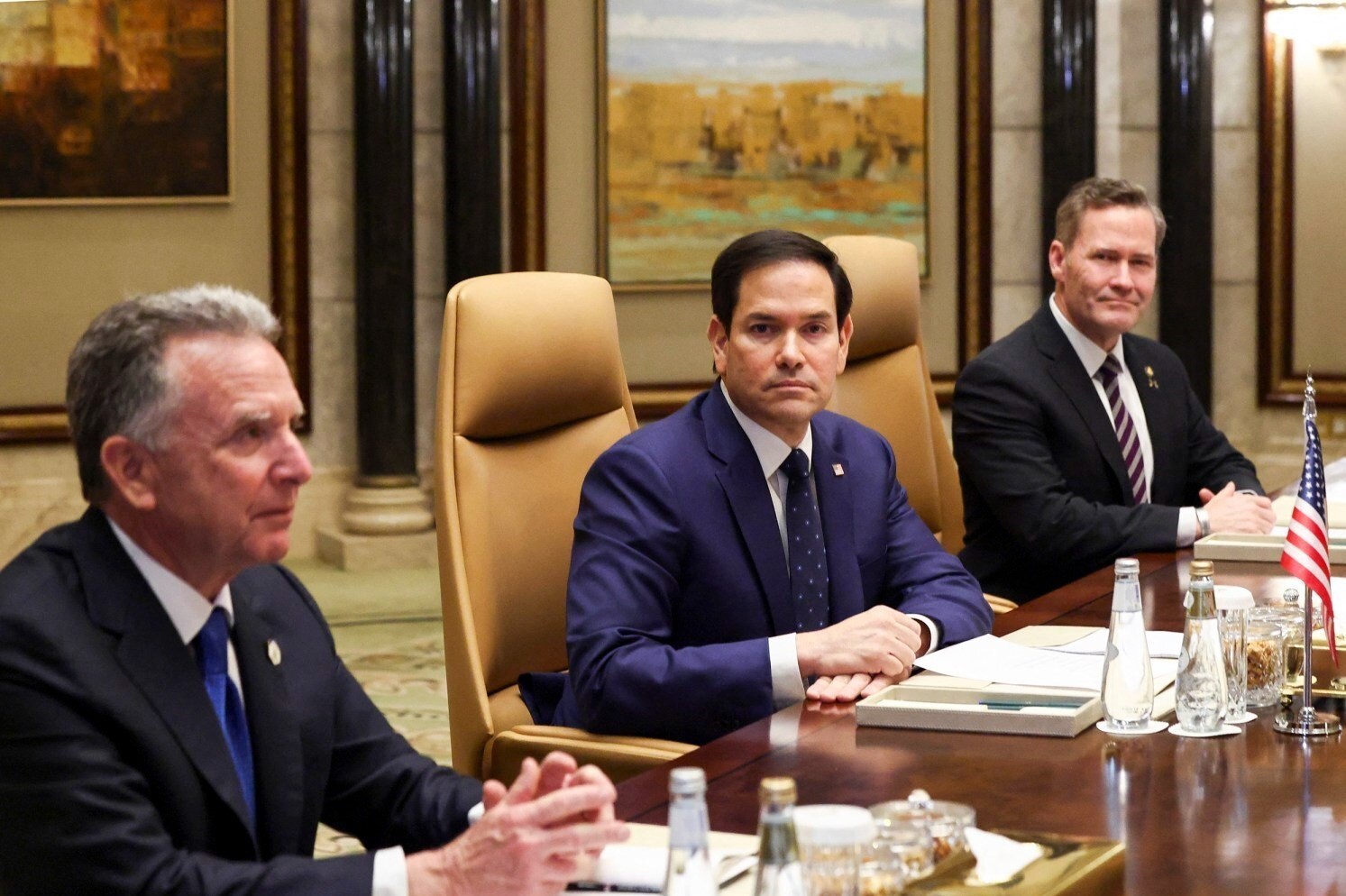 گزارش رسانه آمریکایی از اختلاف گسترده در دولت ترامپ در خصوص مذاکره با ایران