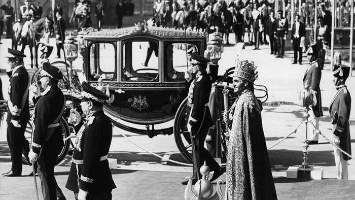 عکس| تصویر دیده نشده از محمدرضاپهلوی روز تاج گذاری