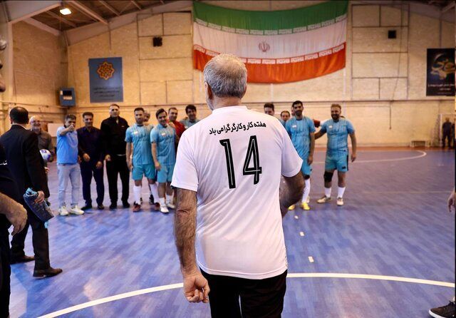 عکس| رئیس جمهور پا به توپ شد! عکس| رئیس جمهور پا به توپ شد!