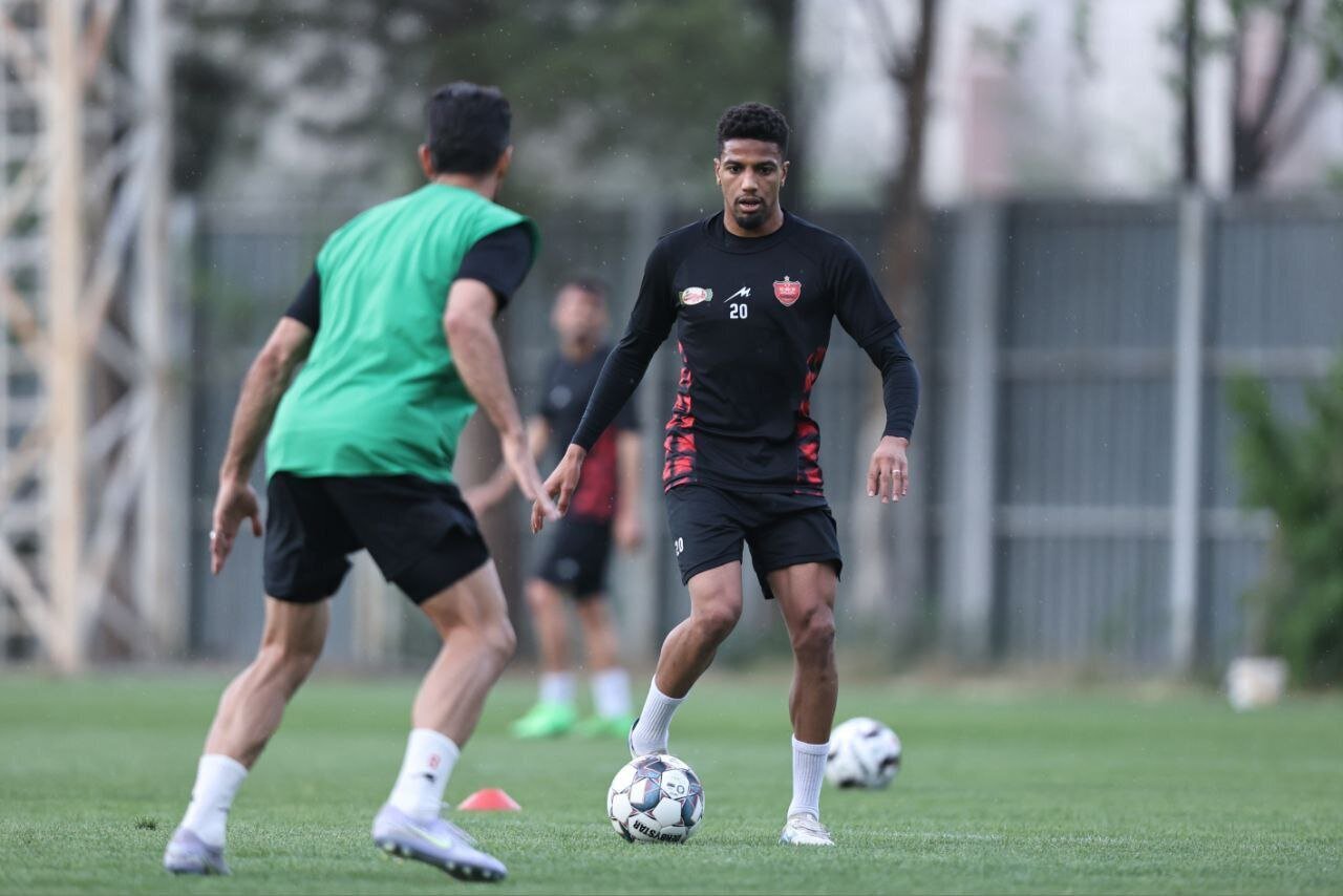بازیکن خارجی مصدوم پرسپولیس به تمرینات برگشت