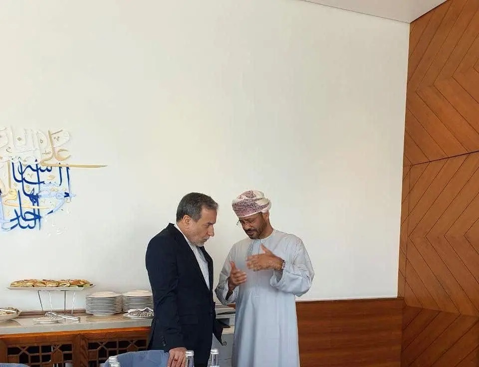 رایزنی عراقچی و وزیر خارجه عمان