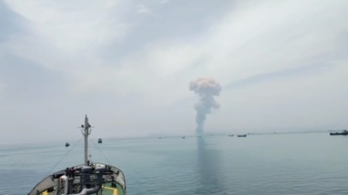 ببینید| انفجار بندر شهید رجایی از دید یک کشتی دریایی