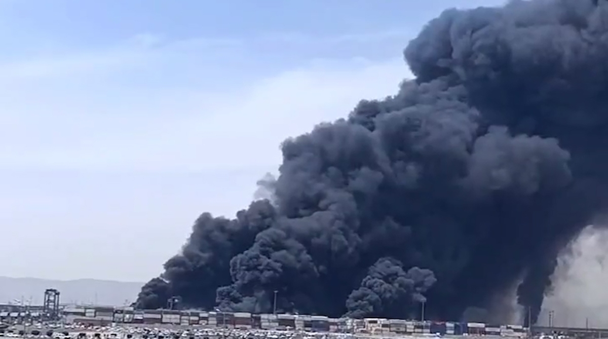 ببینید| مشاهده دود انفجار بندر شهید رجایی از جزیره قشم!