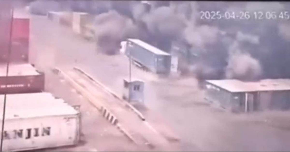 ببینید| رئیس پلیس هرمزگان: حادثۀ بندر شهید رجایی ۶ مفقودی دارد